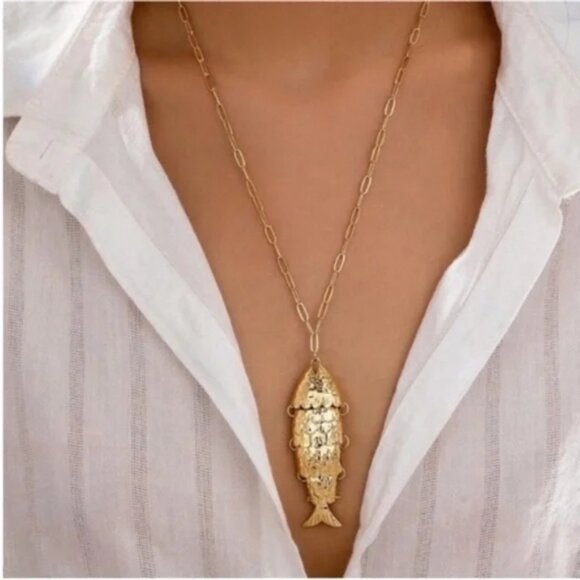 New! Gold Fish Charm Necklace NWOT - Picture 1 of 2